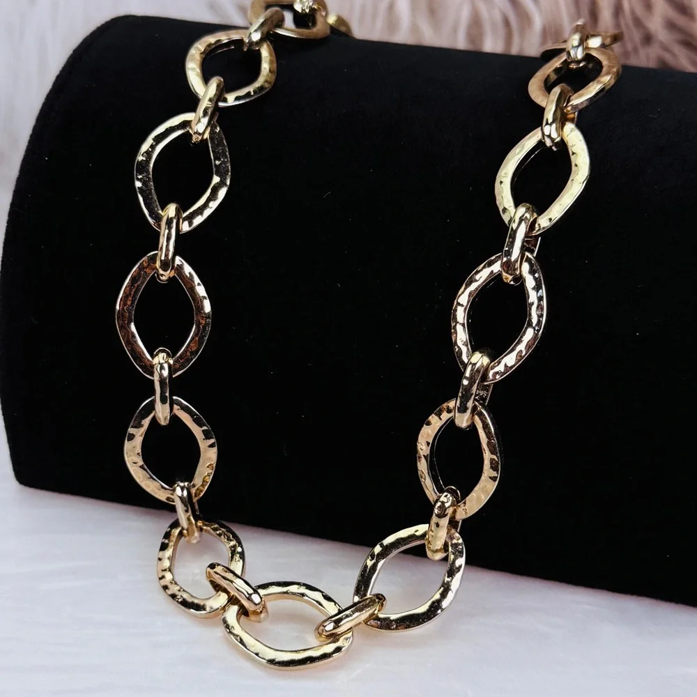 Vintage aged, goldtone, weighted Link Chain Necklace - Picture 4 of 10